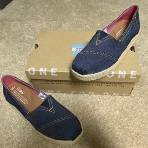 NIB TOMS PLATFORM ALPARGATA NAVY DENIM SIZE 6